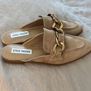 Steve Madden Beige Mules with Gold Chain